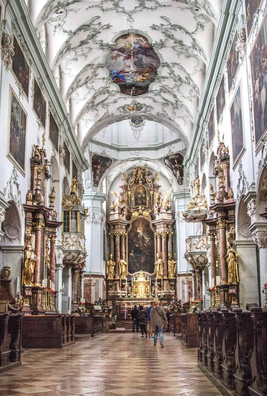 The Top 10 Things to do in Salzburg, Austria  // Visit the Salzburg Cathedral