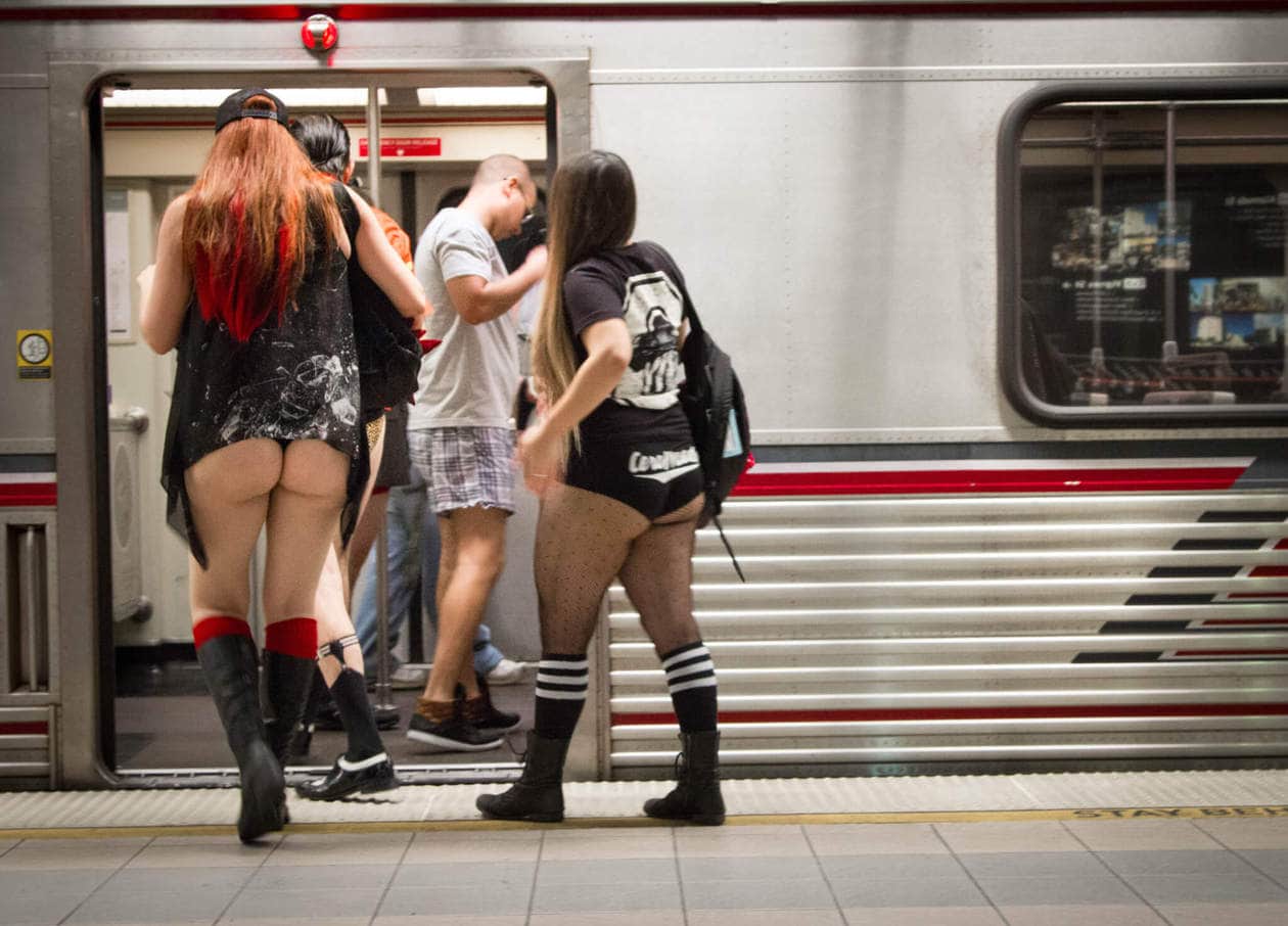 no pants subway ride women