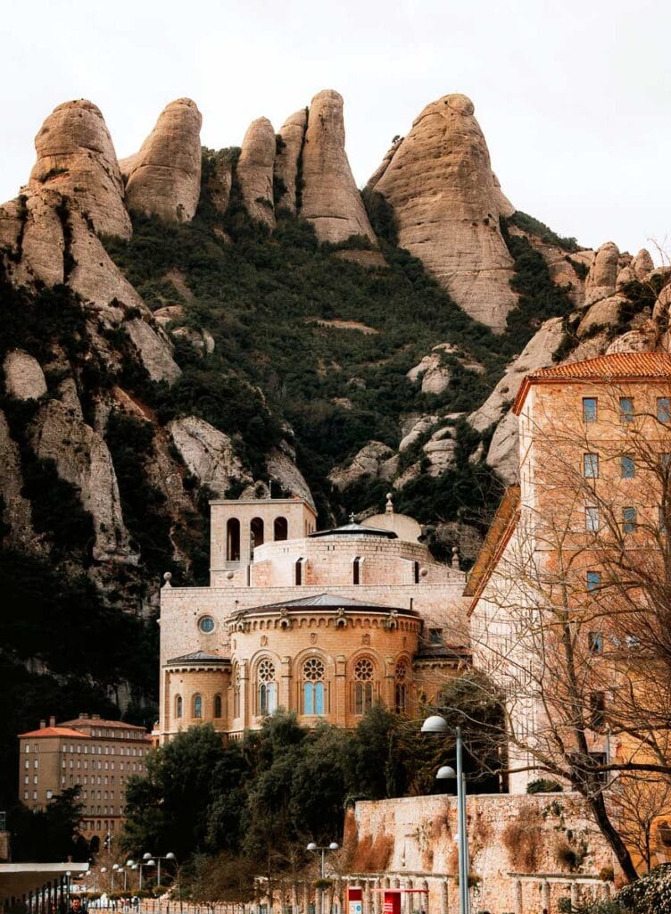 Montserrat Guided tour with Castle Experience