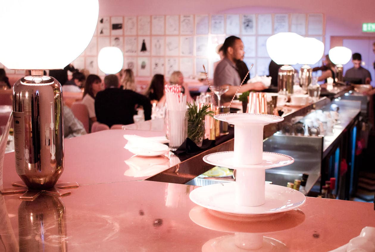 Inside London's most instagrammable restaurant. Sketch London houses 4 restaurants, including the famous pink cafe, The Gallery. Keep reading for visitor information, photos prices and more.