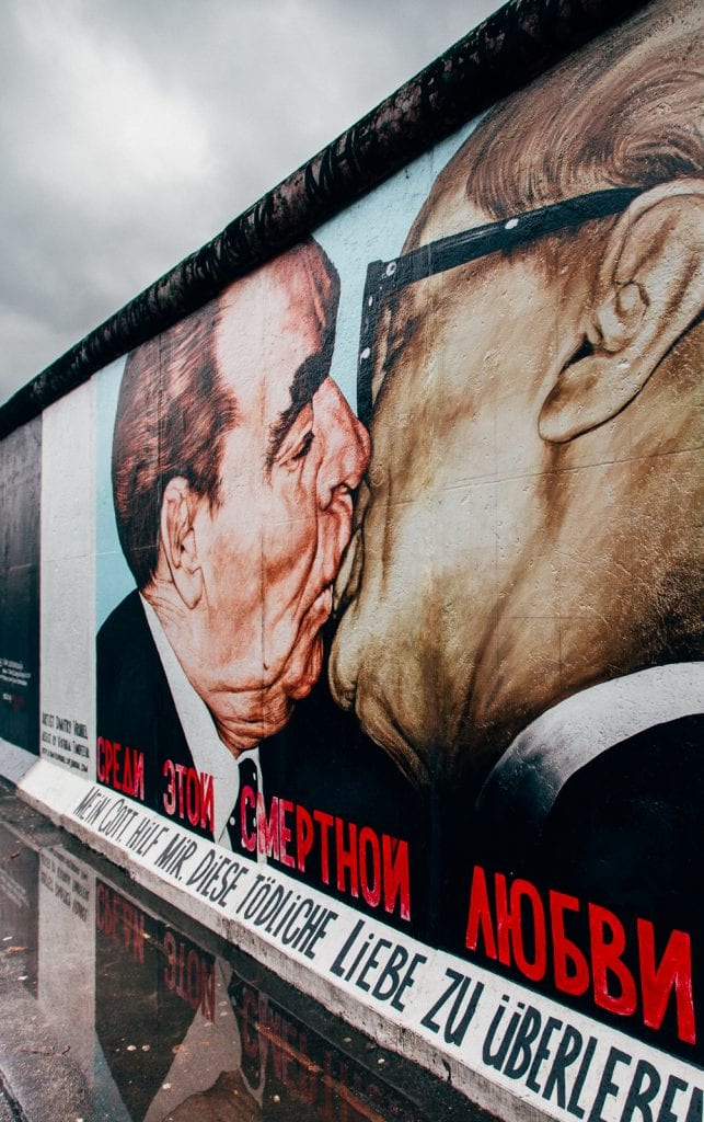 East Side Gallery // A Beginner's Guide to the Berlin Wall's Most ...