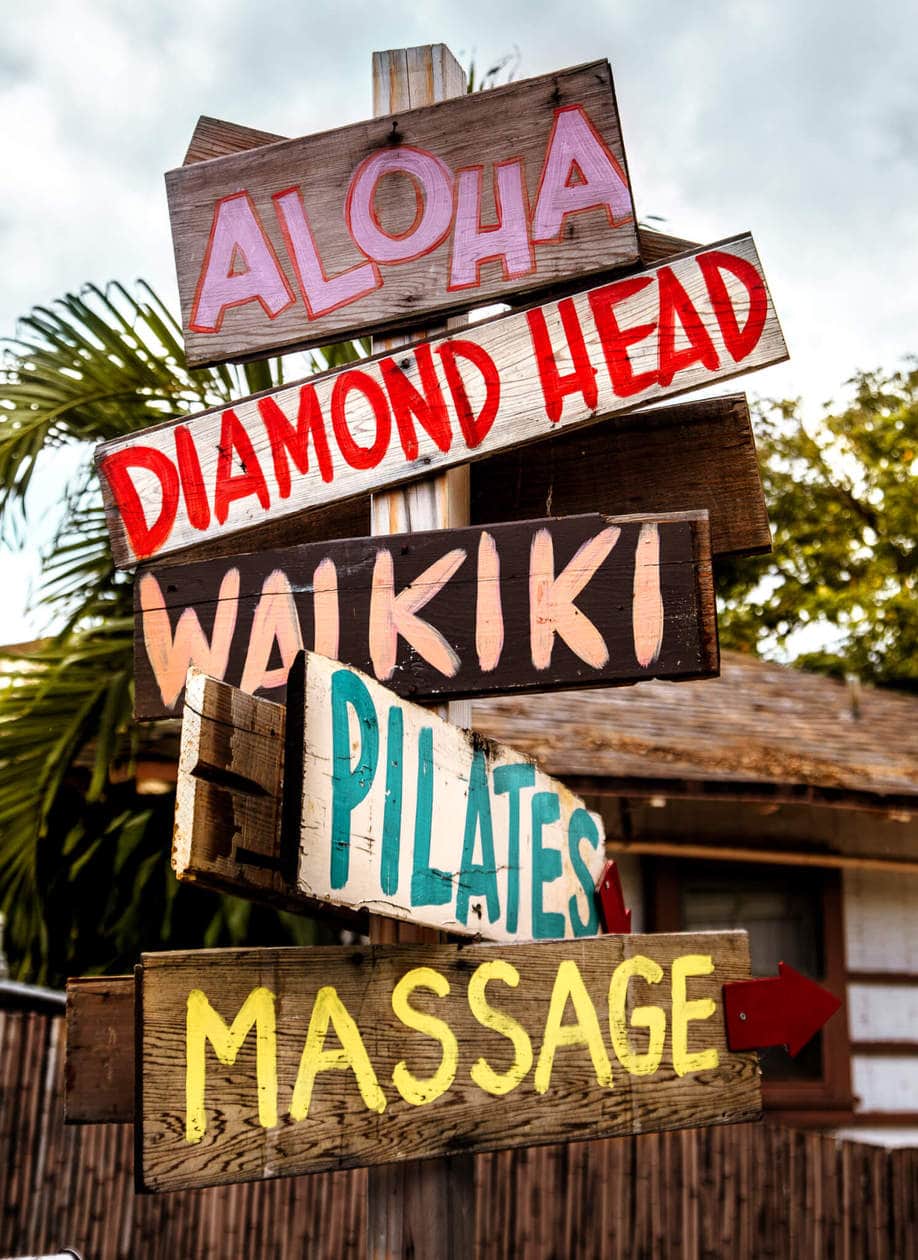 20 beautiful pictures of Oahu, Hawaii that capture all of the Aloha vibes; from jungle waterfalls, white sand beaches and colorful sunsets, keep reading to ignite your wanderlust and inspire your next visit to the Hawaiian Islands.