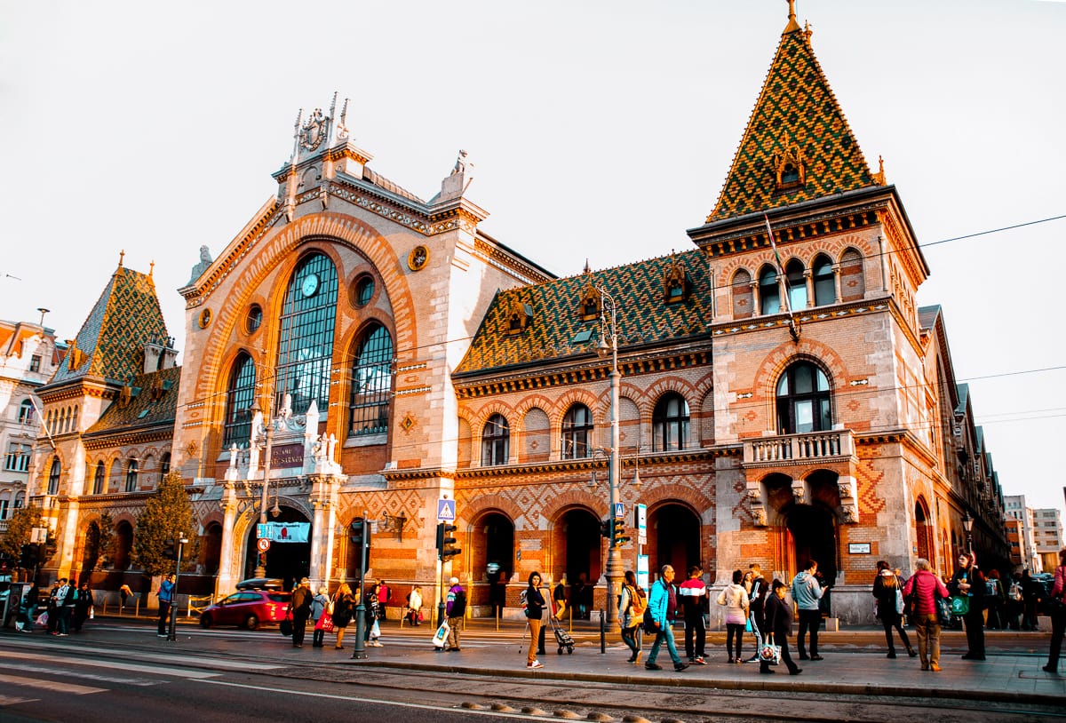 buitenkant van de Grote Markthal in Boedapest