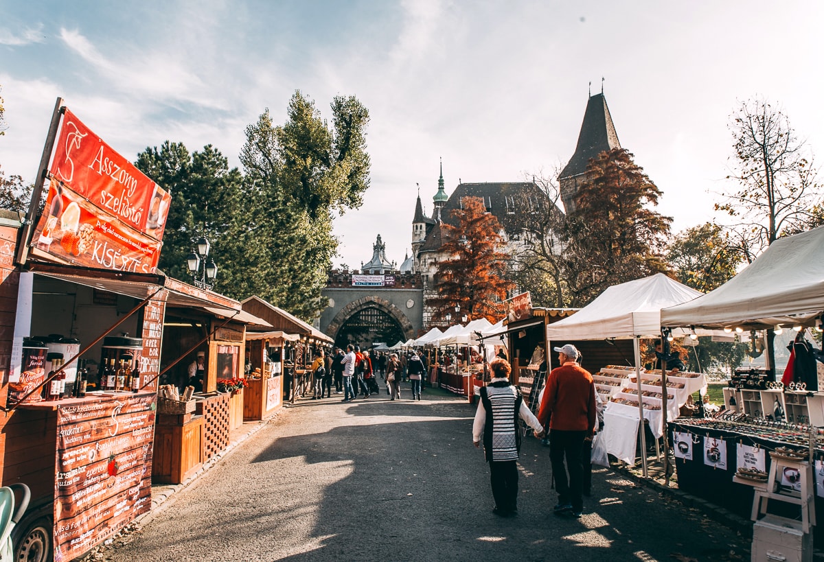 Vajdahunyad Castle market 