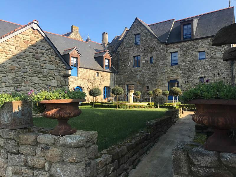 HOTEL MANOIR DES DOUETS FLEURIS